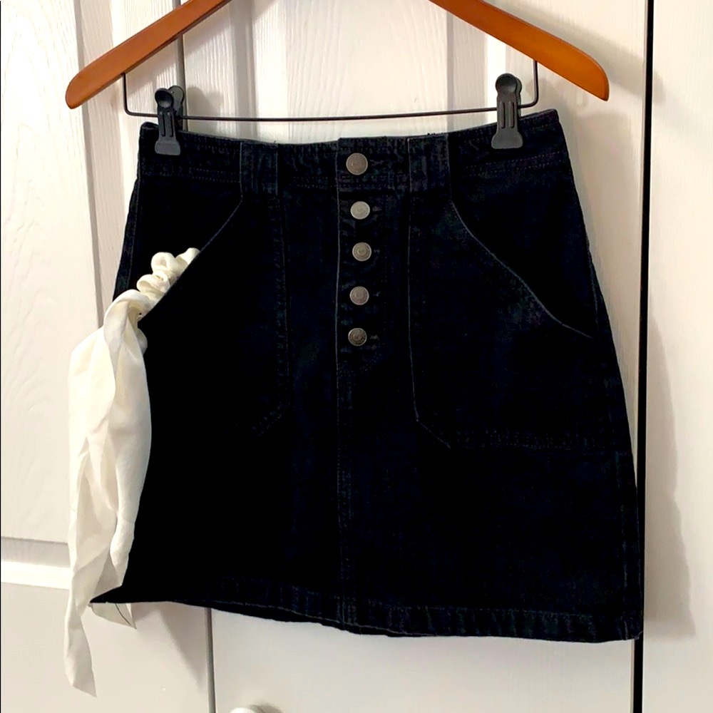 Hollister Denim Skirt. - Picture 2 of 7